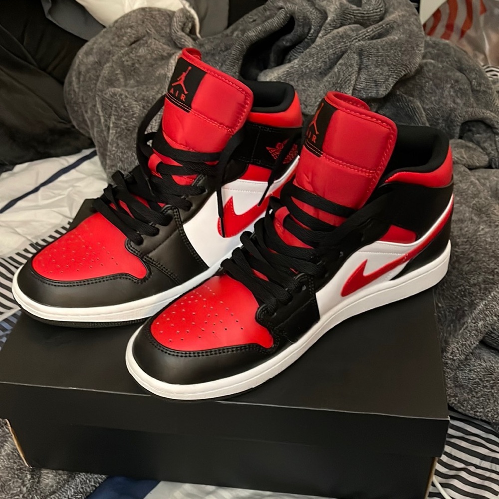 Air Jordan 1 Mid